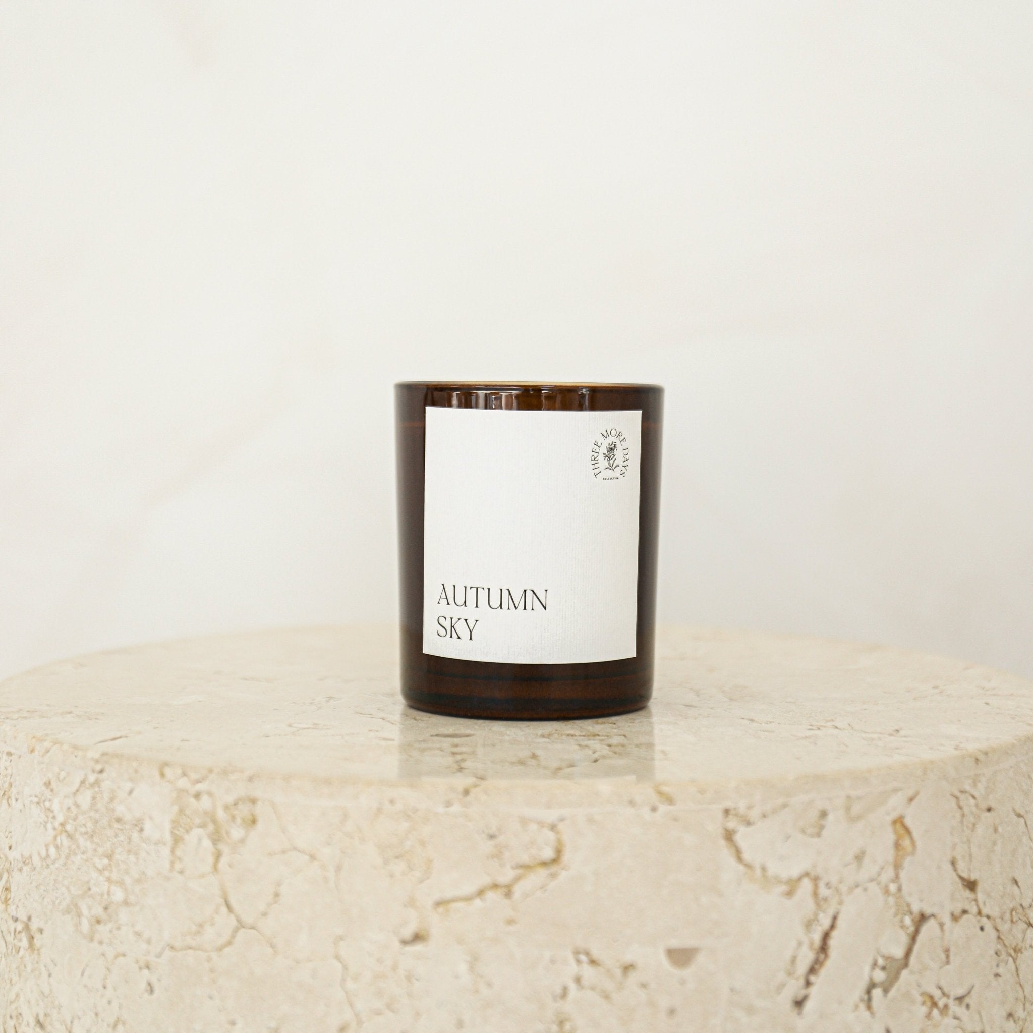 AUTUMN SKY: GARDENIA / BLACK CURRANT / YLANG - YLANG / PATCHOULI / TRUFFLE / WHITE MUSK AMBER CANDLE 200G - Three More Days Collection