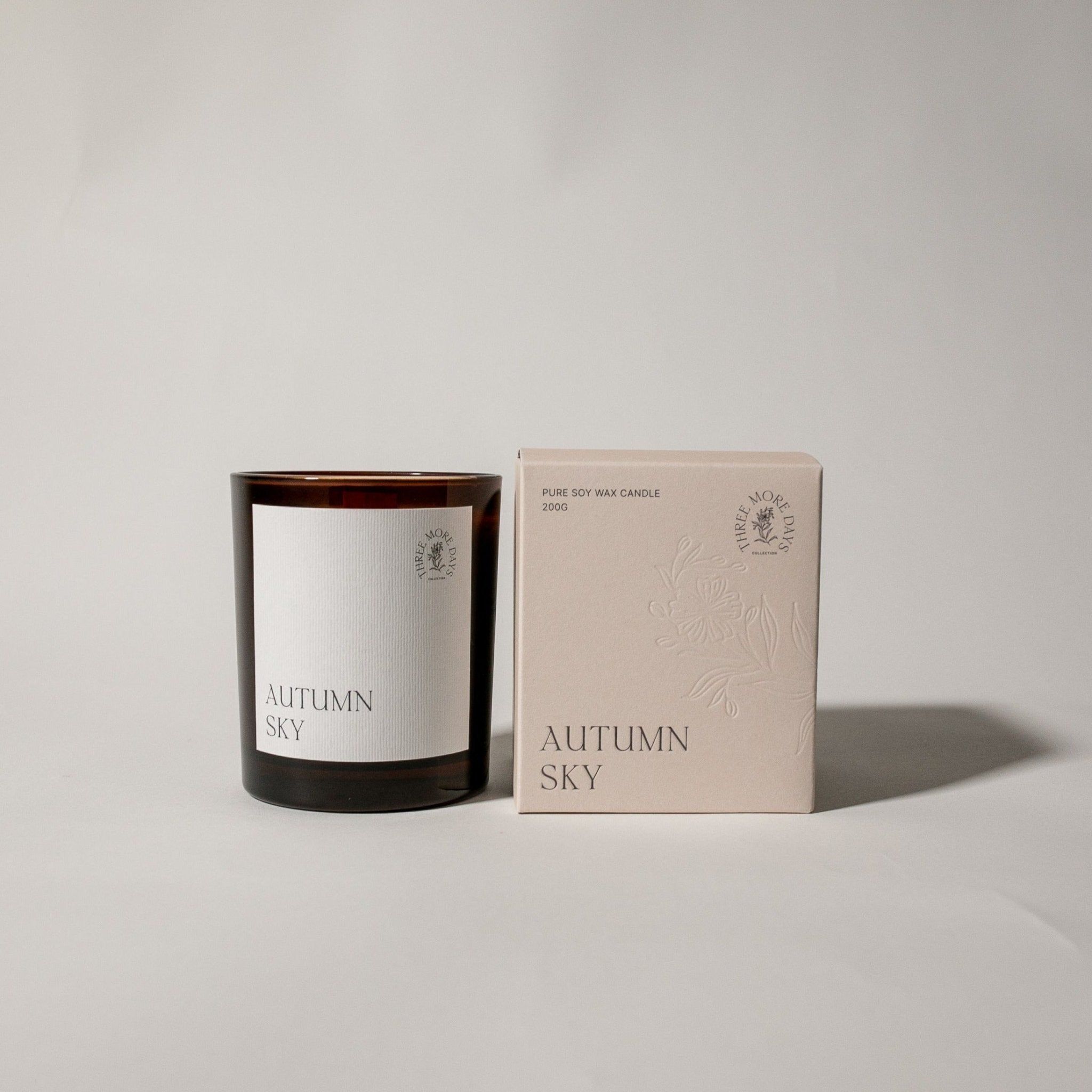 AUTUMN SKY: GARDENIA / BLACK CURRANT / YLANG - YLANG / PATCHOULI / TRUFFLE / WHITE MUSK AMBER CANDLE 200G - Three More Days Collection